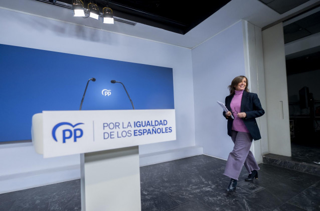 Archivo - La vicesecretaria de Organización Territorial del PP, Carmen Fúnez a su llegada a una rueda de prensa posterior a la reunión del Comité de Dirección del Partido Popular, en la sede nacional del PP, a 27 de diciembre de 2023, en Madrid (España).