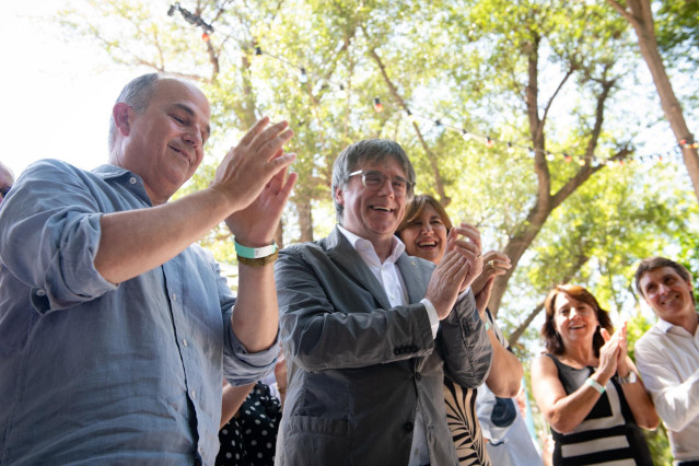 (I-D) El secretario general de Junts, Jordi Turull, el expresidente de la Generalitat de Catalunya, Carles Puigdemont, la presidenta de Junts, Laura Borràs,