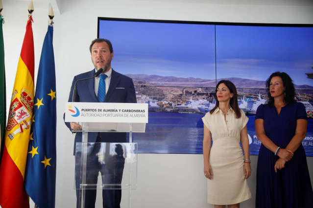El ministro de Transporte y Movilidad Sostenible, Óscar Puente, atiende a los medios