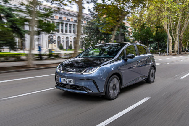 BYD actualiza el precio del Dolphin 100% eléctrico desde 19.900 euros con 204 CV y hasta 559 Km de autonomía.