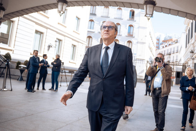 Archivo - El Defensor del Pueblo, Ángel Gabilondo, a su llegada a una sesión plenaria en el Congreso de los Diputados, a 23 de mayo de 2024, en Madrid (España).