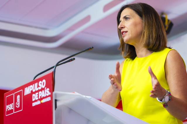 Archivo - La portavoz del PSOE , Esther Peña, en una rueda de prensa en la sede nacional del partido en la calle Ferraz.