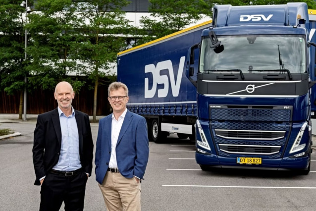 (I-D): El Consejero Delegado De DSV, Søren Schmidt Y El Presidente De Volvo Trucks, Roger Alm.