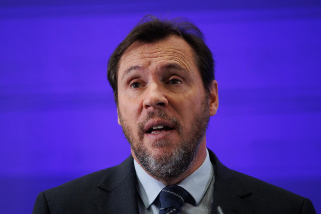 Archivo - El ministro de Transportes y Movilidad Sostenible, Óscar Puente, durante el acto del nombramiento del secretario de Estado de Transportes, en la sede del Ministerio, a 28 de noviembre de 2023, en Madrid (España).