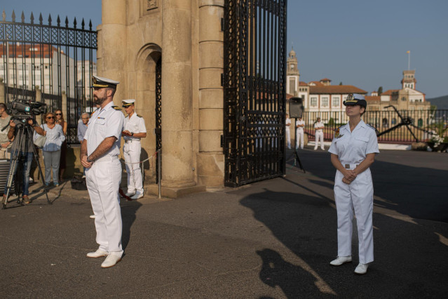 Oficiales de la Escuela Naval Militar reciben a alumnos de acceso directo pertenecientes a los Cuerpos General, Infantería de Marina, Intendencia, Ingenieros y Militares de Complemento, a 19 de agosto de 2024, en Marín, Pontevedra, Galicia (España).