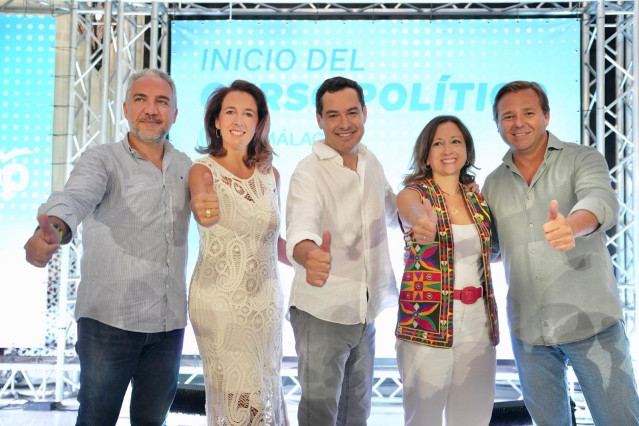 Elías Bendodo, Antonia Ledesma, Juanma Moreno, Patricia Navarro y Antonio Repullo, en el acto de inicio del curso político celebrado en Alhaurín El Grande, en Málaga.