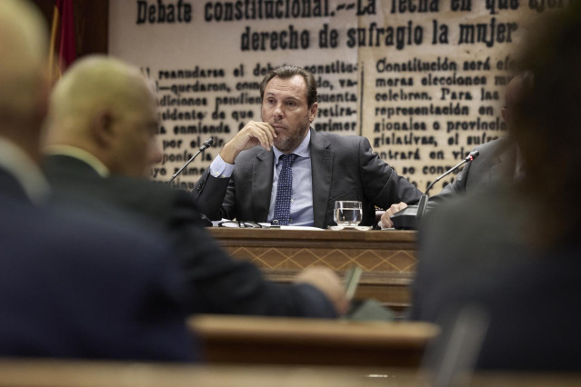 El ministro de Transportes y Movilidad Sostenible, Óscar Puente, durante su comparecencia ante la Comisión de Transportes y Movilidad Sostenible del Senado