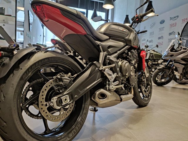 Archivo - El 8,5% de las 3,5 millones de motos que circulan en España tiene algún riesgo asociado, según Carfax.
