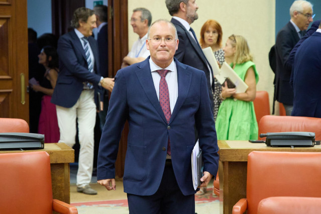 El portavoz del PP en el Congreso, Miguel Tellado, a su llegada a la Diputación Permanente en el Congreso de los Diputados, a 27 de agosto de 2024, en Madrid (España). La Diputación Permanente del Congreso decide hoy si cita al presidente del Gobierno a c