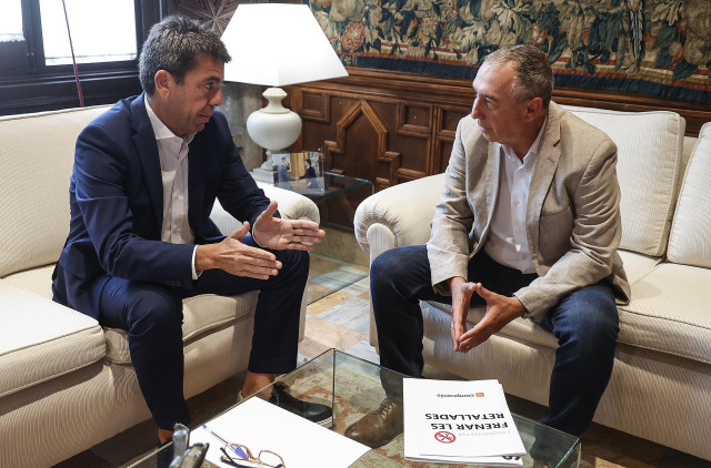 Archivo - El presidente de la Generalitat, Carlos Mazón (i), y el síndic de Compromís, Joan Baldoví (d), durante una reunión en el Palau de la Generalitat
