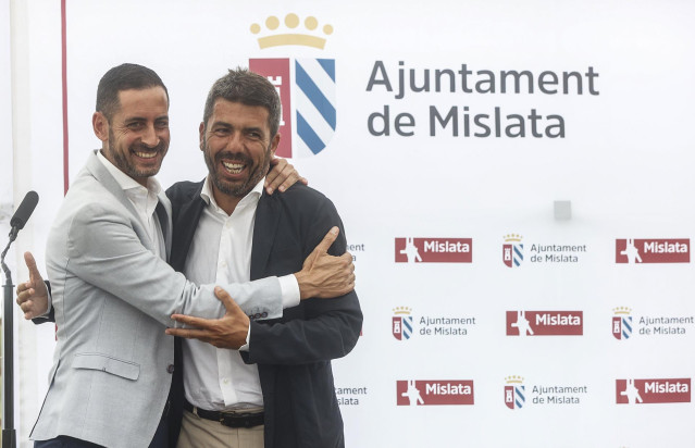 El president de la Generalitat, Carlos Mazón, realiza una visita institucional a Mislata y se reúne con el alcalde de la localidad, Carlos Fernández Bielsa