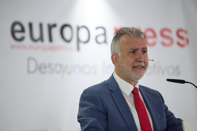 Archivo - El ministro de Política Territorial y Memoria Democrática, Ángel Víctor Torres, interviene durante un desayuno Informativo de Europa Press, en el hotel Hyatt Regency Hesperia Madrid, a 29 de febrero de 2024, en Madrid (España).