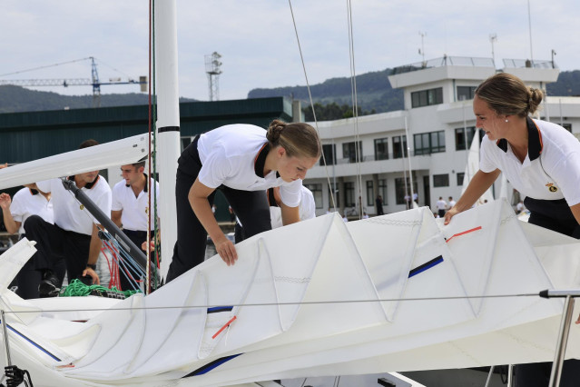 La princesa Leonor realiza su primera salida a la mar en instrucción en la Escuela Naval Militar de Marín.