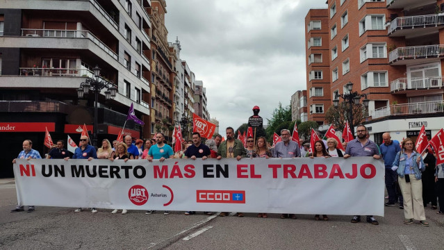 Archivo - Imagen de archivo de una concentración sindical en Oviedo contra la siniestralidad laboral.