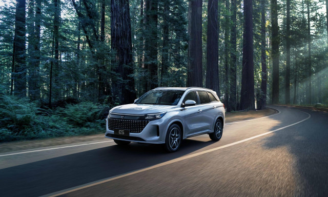 Nuevo DSFK E5, el nuevo SUV híbrido enchufable del grupo chino