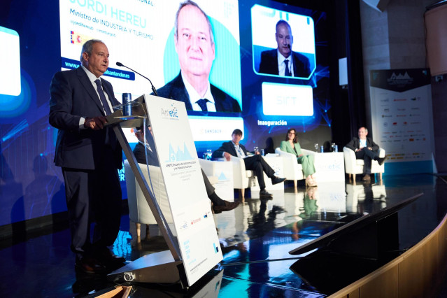 El ministro de Industria y Turismo, Jordi Hereu, inaugura el '38 Encuentro de la Economía Digital y las Telecomunicaciones', por Ametic, en el Paraninfo de La Magdalena, a 2 de septiembre de 2024, en Santander, Cantabria (España).