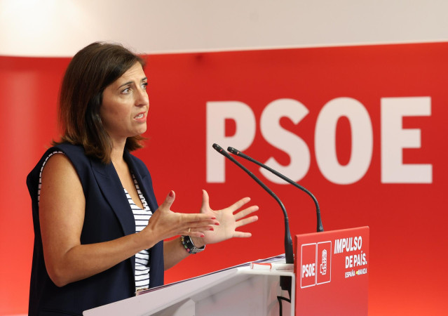 La portavoz del PSOE, Esther Peña, durante una rueda de prensa posterior a la reunión de la Ejecutiva Federal, en la sede del PSOE, a 2 de septiembre de 2024, en Madrid (España). Durante el encuentro, el presidente del Gobierno, ha elegido el fin de seman