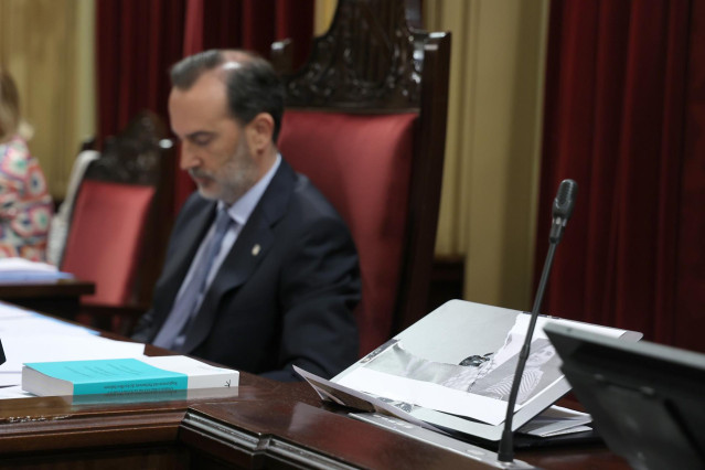 Archivo - El presidente del Parlament, Gabriel Le Senne, durante una sesión plenaria, en el Parlament balear, a 18 de junio de 2024, en Palma de Mallorca, Mallorca, Baleares (España). El presidente del Parlament, Gabriel Le Senne, ha expulsado de la sala
