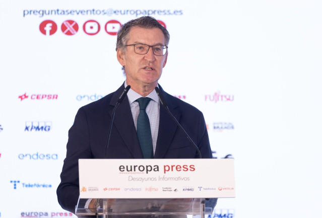 El presidente del Partido Popular, Alberto Núñez Feijóo, presenta al presidente del Gobierno de Aragón, en un Desayuno Informativo de Europa Press, presentado por , en el Hotel Roosewood Villa Magna, a 3 de septiembre de 2024, en Madrid (España).