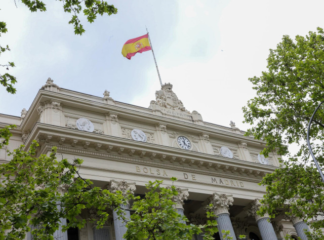 Archivo - Edificio del Palacio de la Bolsa, a 22 de abril de 2022, en Madrid (España).