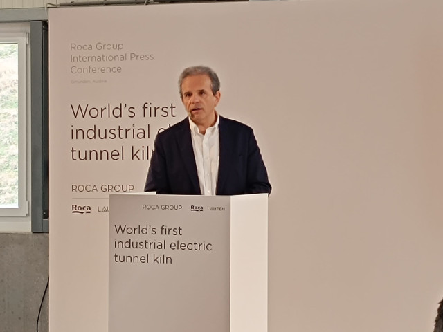 Archivo - El ceo de Roca Group, Albert Magrans, en rueda de prensa desde la fábrica de Laufen en Gmunden (Austria), a jueves 8 de febrero de 2024