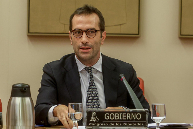 El ministro de Economía, Comercio y Empresa, Carlos Cuerpo, durante una comparecencia en la Comisión de Economía, Comercio y Transformación Digital, en el Congreso de los Diputados, a 4 de septiembre de 2024, en Madrid (España). Durante su comparecencia,