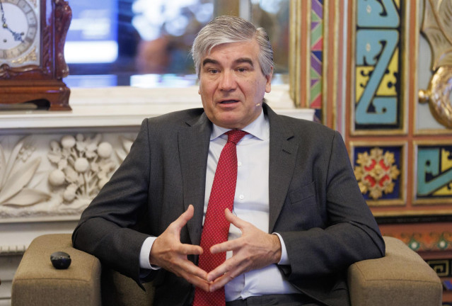 Archivo - El presidente de Naturgy, Francisco Reynés, interviene en el encuentro ‘El trilema de la energía’, en el Palacio de Santoña, a 20 de abril de 2023, en Madrid (España).