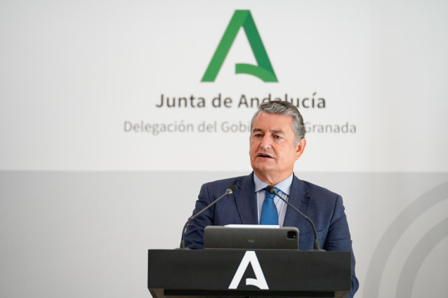 El consejero de la Presidencia, Interior, Diálogo Social y Simplificación Administrativa, Antonio Sanz (c), durante su intervención. A 05 de septiembre de 2024, en Granada (Andalucía, España). El consejero de la Presidencia, Interior, Diálogo Social y Sim