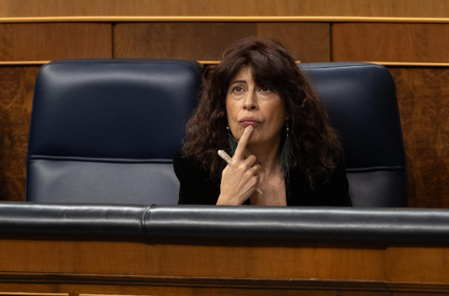 Archivo - La ministra de Igualdad, Ana Redondo, en el Congreso de los Diputados, a 22 de febrero de 2024, en Madrid (España).