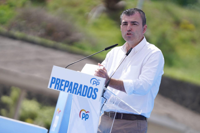 Archivo - El presidente del PP canario, Manuel Domínguez, interviene en un acto del PP en el Parque Marítimo César Manrique, a 12 de marzo de 2022, en Santa Cruz de Tenerife, Tenerife, Canarias, (España). El candidato a la presidencia del Partido Popular