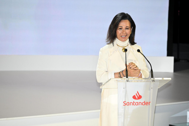 Archivo - Ana Patricia Botín habla durante la entrega de premios de la XVI Convocatoria 