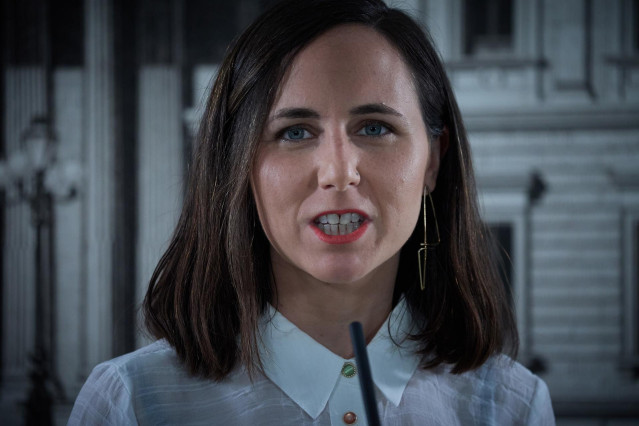 La secretaria de Podemos, Ione Belarra, ofrece una rueda de prensa durante la Diputación Permanente en el Congreso de los Diputados, a 27 de agosto de 2024, en Madrid (España).