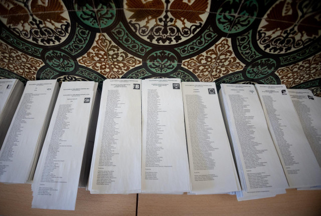 Archivo - Papeletas electorales enlas últimas elecciones europeas