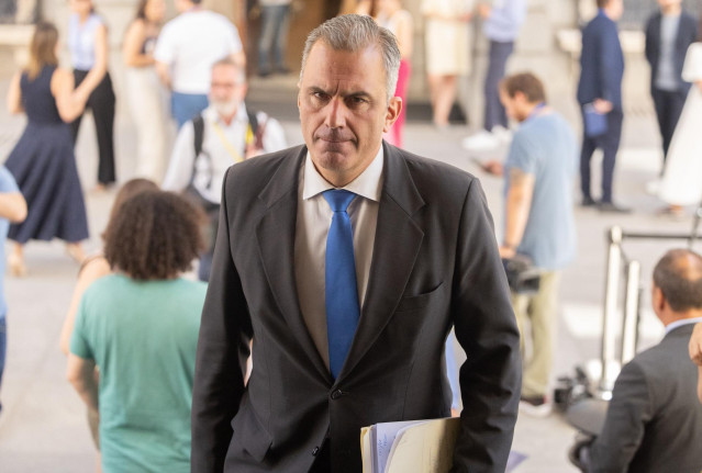 Archivo - El portavoz de VOX en el Ayuntamiento de Madrid, Javier Ortega Smith, llega a una sesión plenaria extraordinaria, en el Congreso de los Diputados, a 23 de julio de 2024, en Madrid (España).