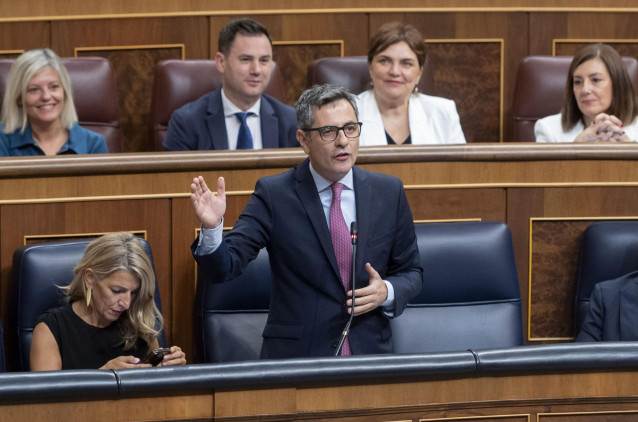 El ministro de la Presidencia, Justicia y Relaciones con las Cortes, Félix Bolaños, interviene durante una sesión de control al Gobierno, en el Congreso de los Diputados, a 11 de septiembre de 2024, en Madrid (España).