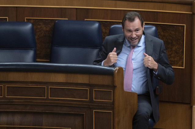 El ministro de Transportes y Movilidad Sostenible, Óscar Puente, durante una sesión de control al Gobierno, en el Congreso de los Diputados, a 11 de septiembre de 2024, en Madrid (España).