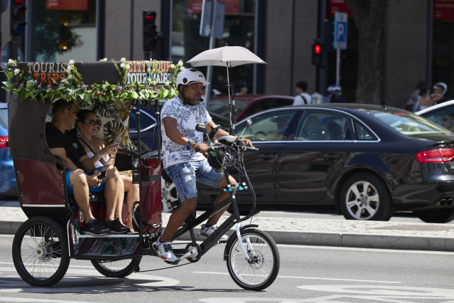 Unos turistas en un Tuk Tuk