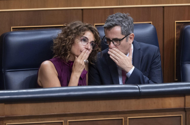 La vicepresidenta primera y ministra de Hacienda, María Jesús Montero y el ministro para la Presidencia, Relaciones con las Cortes y Justicia, Félix Bolaños, durante una sesión de control al Gobierno, en el Congreso de los Diputados, a 11 de septiembre de