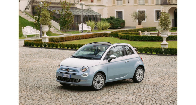 Archivo - El nuevo Fiat 500 Collezione 1957, que cuenta con una carrocería bicolor.  Una edición para coleccionistas que cuenta con 1.957 unidades, ya disponible en algunos países de Europa y en Japón.