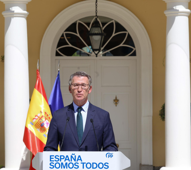 El presidente del PP, Alberto Núñez Feijóo, durante una rueda de prensa posterior a la reunión con los barones del PP, en el Palacio de los Duques de Pastrana, a 6 de septiembre de 2024, en Madrid (España).