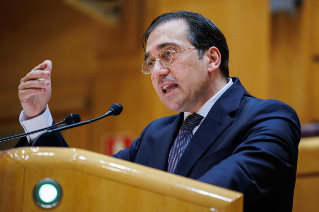 Archivo - El ministro de Asuntos Exteriores, Unión Europea y Cooperación, José Manuel Albares, en un pleno en el Senado, a 15 de febrero de 2022, en Madrid (España).
