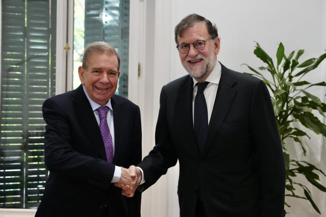 El expresidente del Gobierno Mariano Rajoy se reúne con el candidato opositor Edmundo González