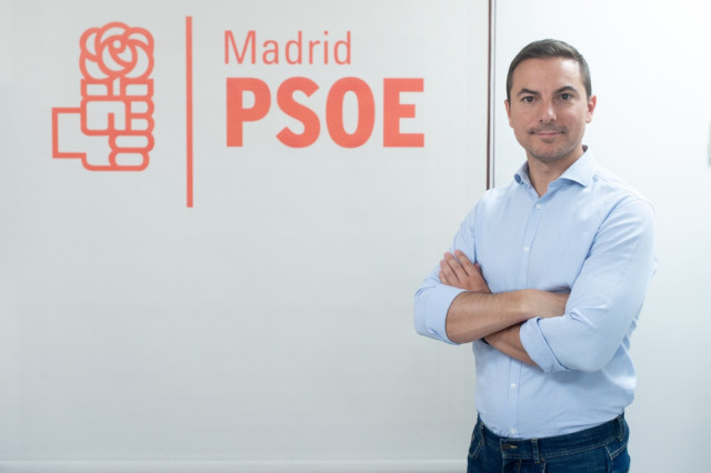 Archivo - El secretario general del PSOE-M, Juan Lobato, en la sede del partido tras una entrevista con Europa Press.