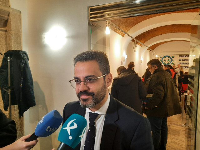Archivo - El alcalde de Olivenza, Manuel José González Andrade, en una imagen de archivo