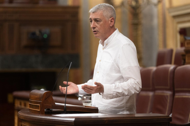Archivo - El diputado de EH Bildu, Oskar Matute, interviene en una sesión plenaria, en el Congreso de los Diputados, a 26 de junio de 2024, en Madrid