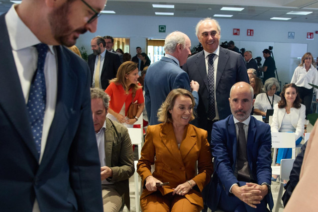 La Secretaria General del Partido Popular, Cuca Gamarra, durante la intervención de la presidenta de la Comunidad de Madrid, Isabel Díaz Ayuso, en  el Foro ABC, en la sede de Vocento, a 16 de septiembre de 2024, en Madrid (España). Durante el foro, han ha