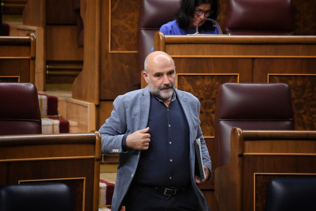El diputado del BNG Néstor Rego durante una sesión plenaria, en el Congreso de los Diputados, a 10 de septiembre de 2024, en Madrid (España)