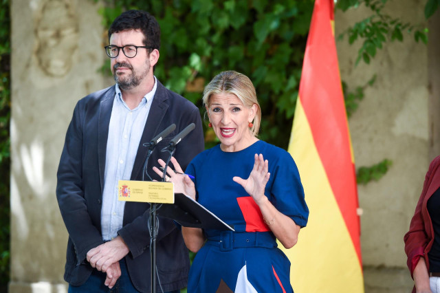 Archivo - El secretario de Estado de Trabajo, Joaquín Pérez Rey, y la vicepresidenta segunda del Gobierno y ministra de Trabajo y Economía Social, Yolanda Díaz