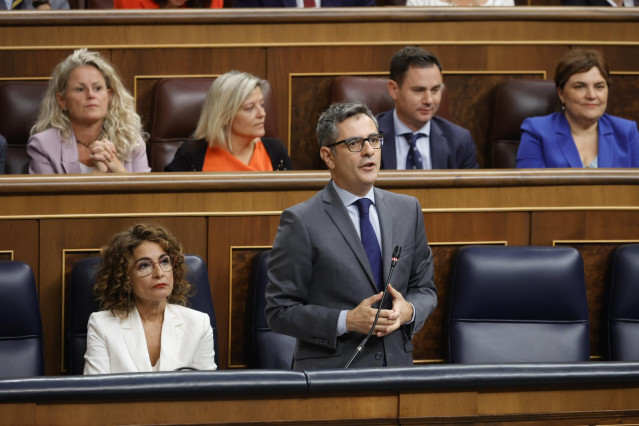 El ministro de Ia Presidencia, Relaciones con las Cortes y Justicia, Félix Bolaños, en el Pleno del Congreso