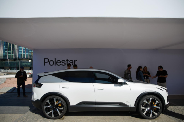 Un coche durante la Feria del Vehículo Eléctrico de Madrid 2024, en la plaza de Colón, a 14 de septiembre de 2024, en Madrid (España).